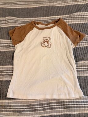 Women’s Size LargeShort Sleeve Raglan Tee with Teddy Embroidery - Cream & Brown